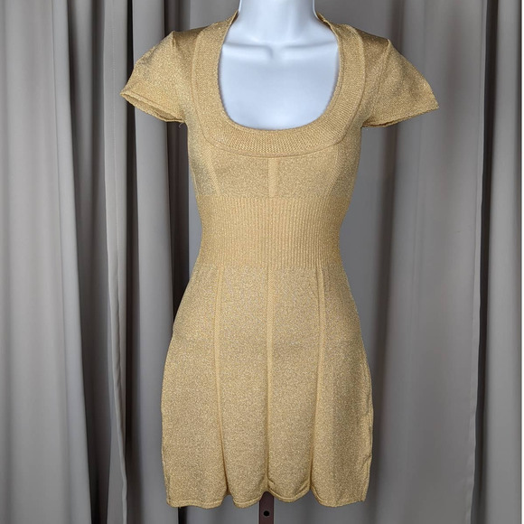 Elegant Gold Women's Dress - Picture 9 of 9